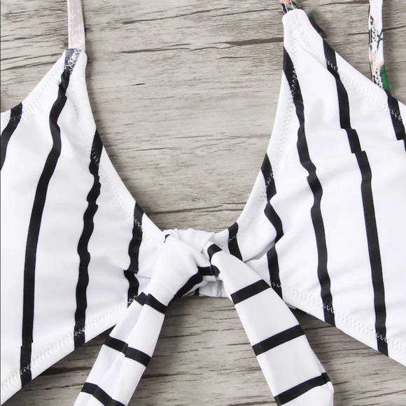 SIZZLING Floral Print Monokini - Picture 4 of 7